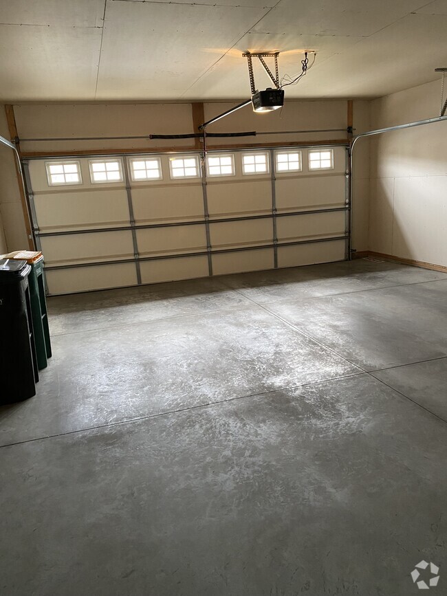 Building Photo - 444 22nd Ave SW Rental