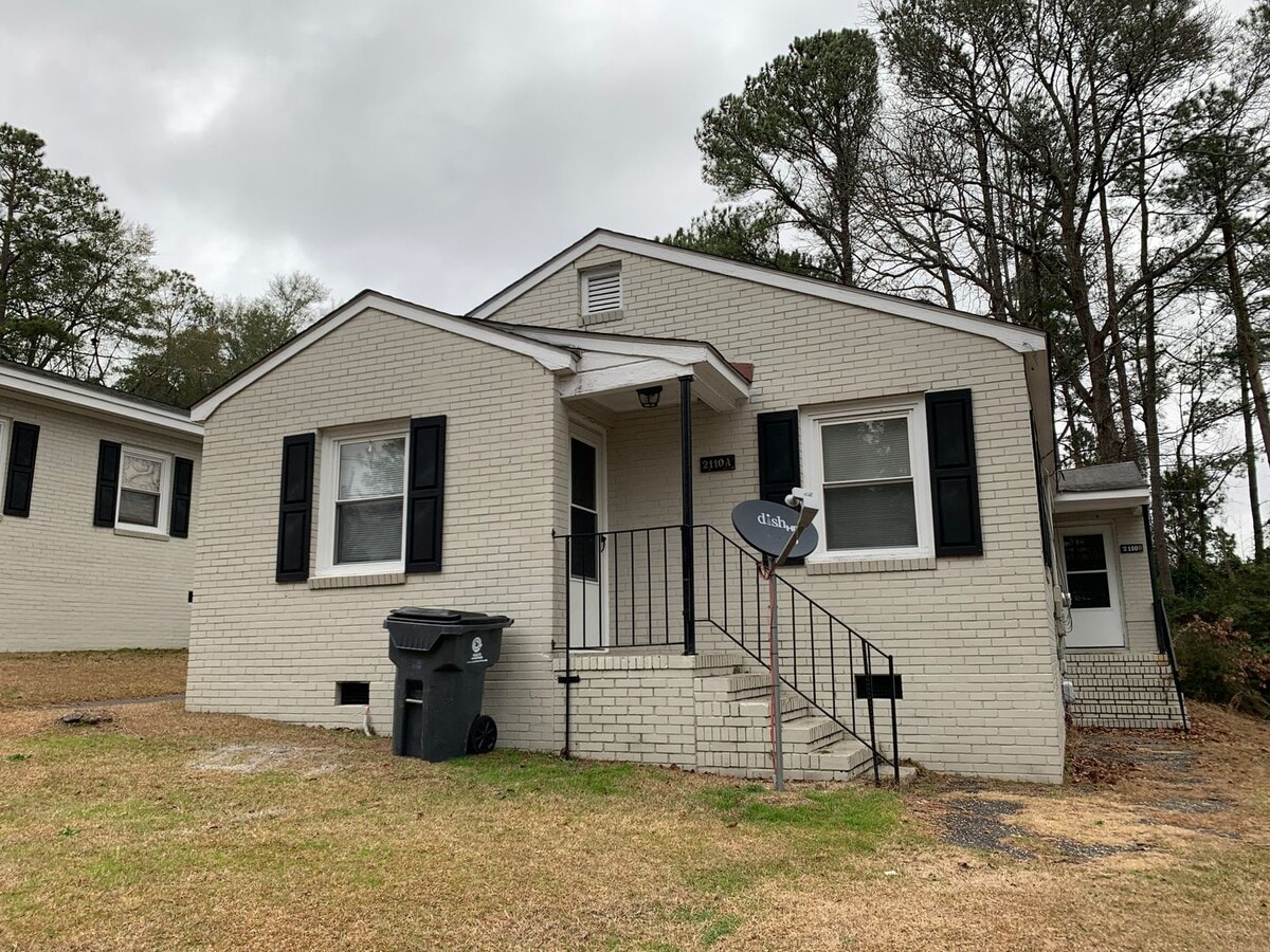 Photo - 2116 Elvira St