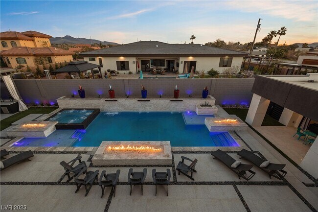 Photo - 526 Kingston Rd