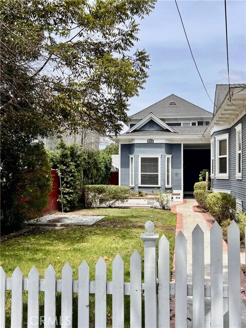 129 W Palmyra Ave
