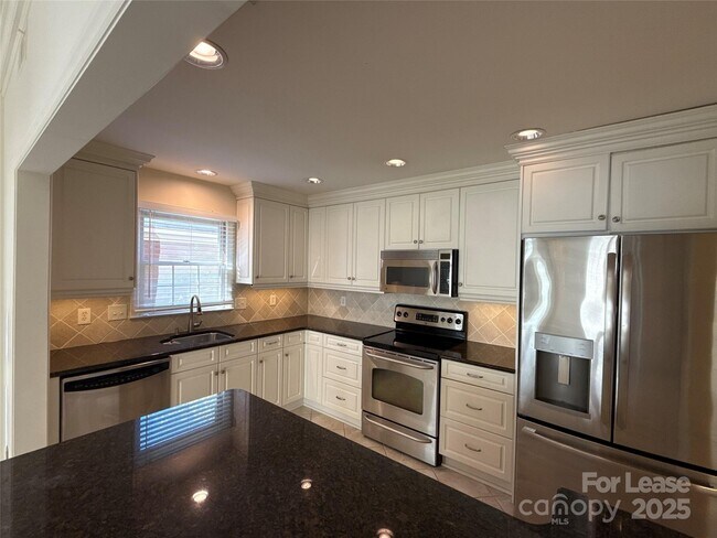 Photo - 1016 Queens Rd Unidad A