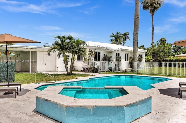 Photo - 703 NE 7th St Unit 5