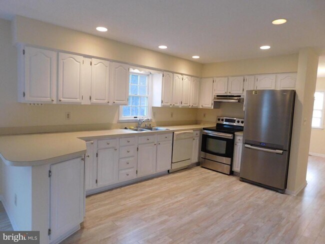 Photo - 309 W London Ave