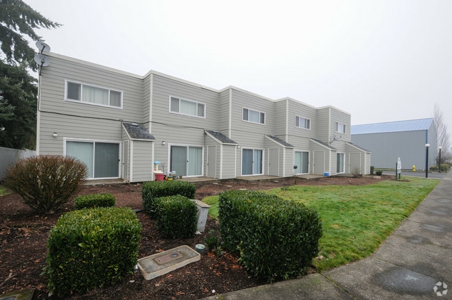 Hollister Apartments