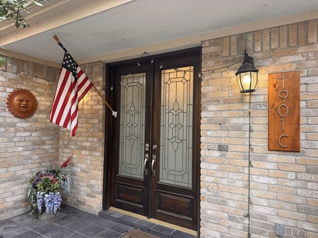 Building Photo - 1901 Potomac Dr Unit C