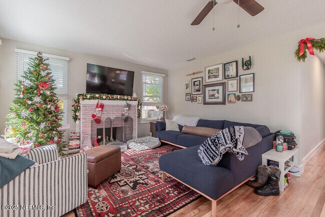 Photo - 909 Talbot Ave