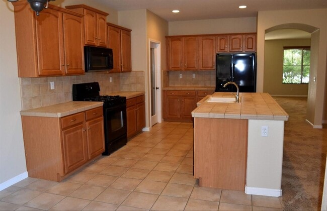 Photo - 684 Whitfield Ln