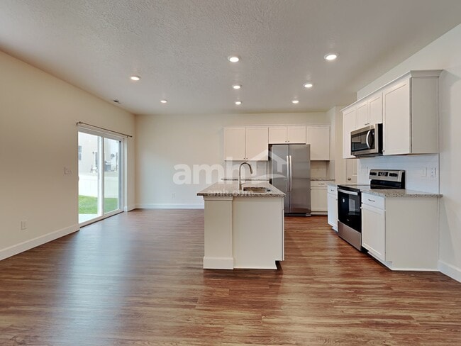 Photo - 2317 Surry Way