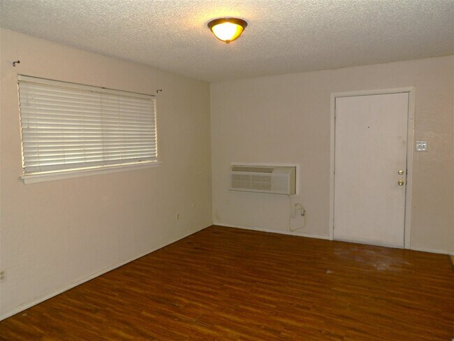 Photo - 6405 NW Oak Ave Unit A-3