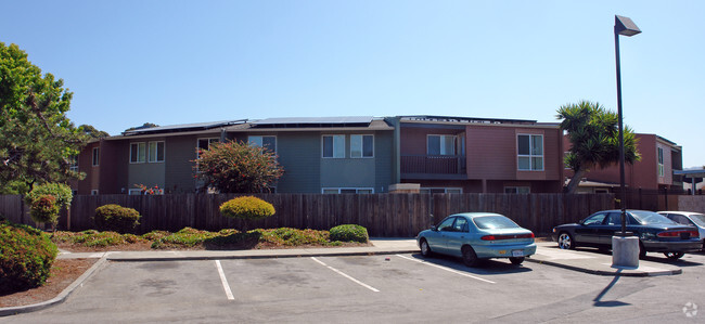 Crescent Park Apartments - Crescent Park Apartments