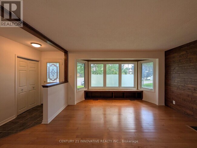 Photo - 12 Kingsway Ct