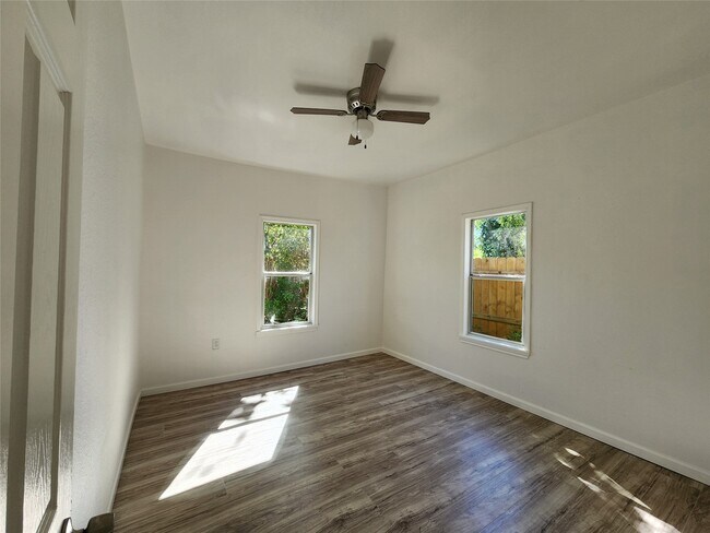 Photo - 2706 Berry St
