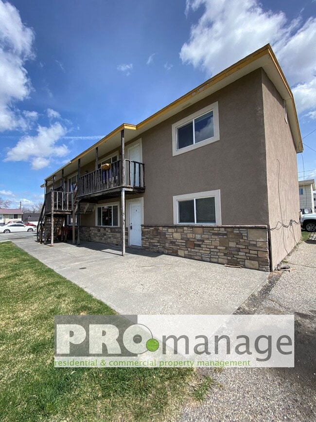 Building Photo - 2 bed / 1 bath apartment in Idaho Falls Unit 774 #2 (UR)