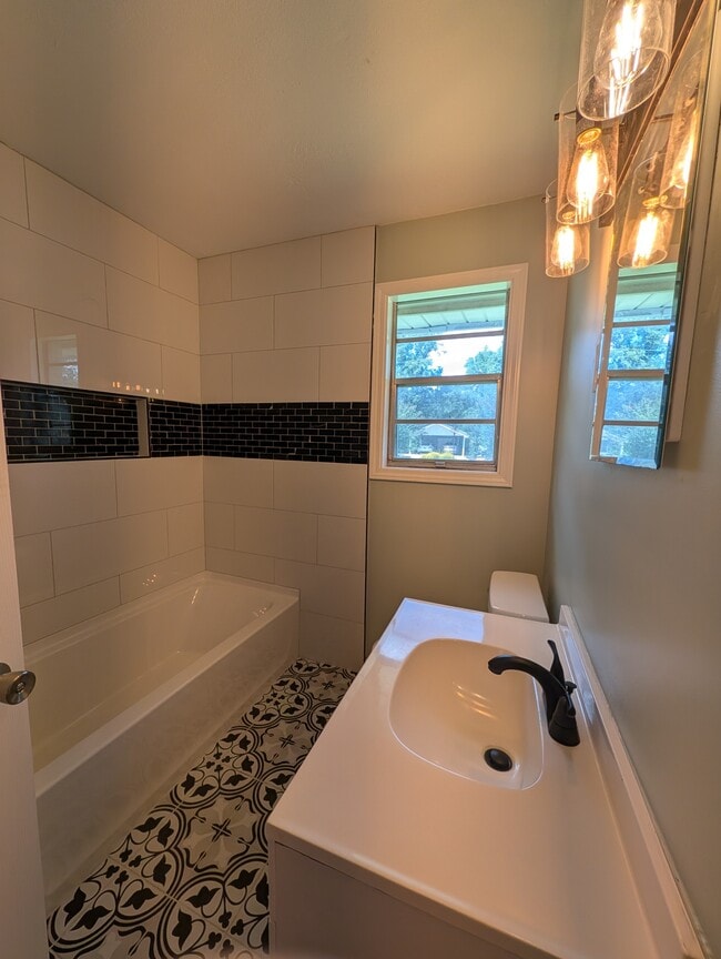 Photo - 112 Alexander Ave
