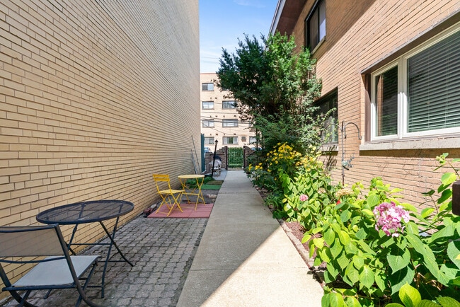 Photo - 428 W Wellington Ave