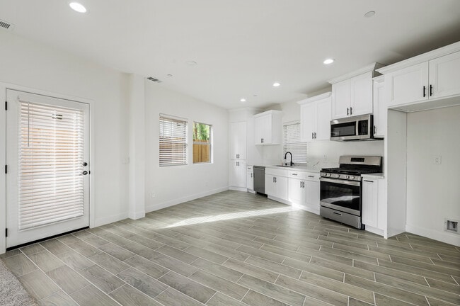 Photo - 915 E Central Ave