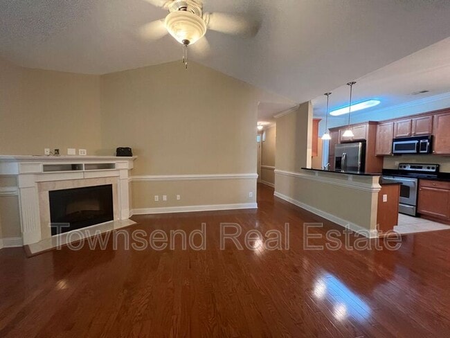 Photo - 210 Fountainhead Ln