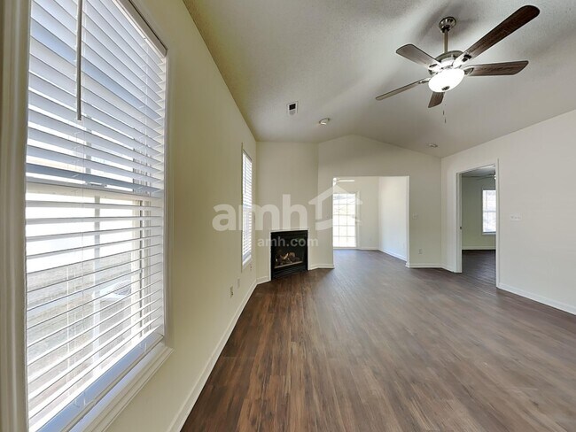 Photo - 137 Charlotte Ct