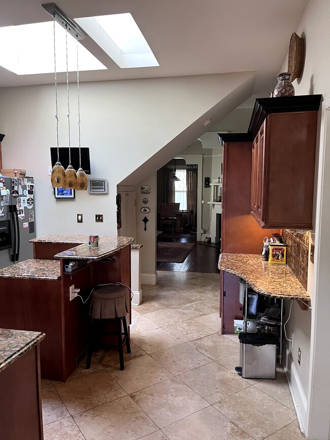 Photo - 695 Rosalia St SE