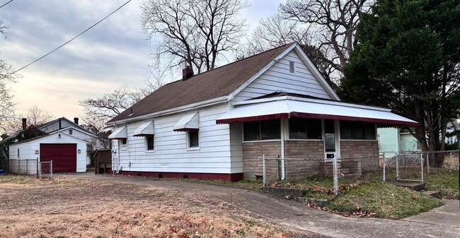 Building Photo - 840 32nd St