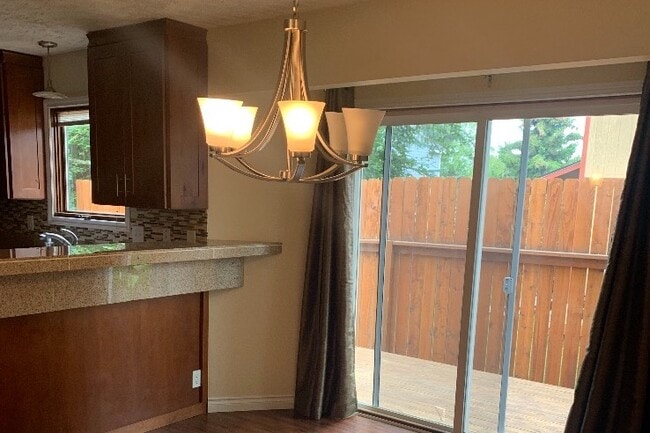 Comedor - 2041 Sturbridge Cir