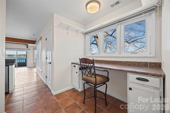 Photo - 372 Northwest Dr