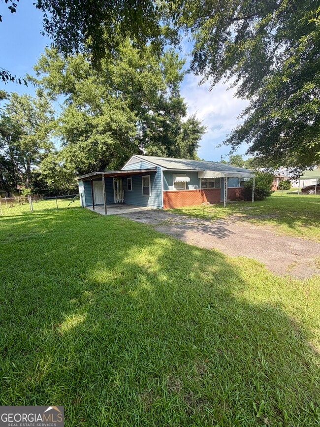 Photo - 208 Crescent Dr