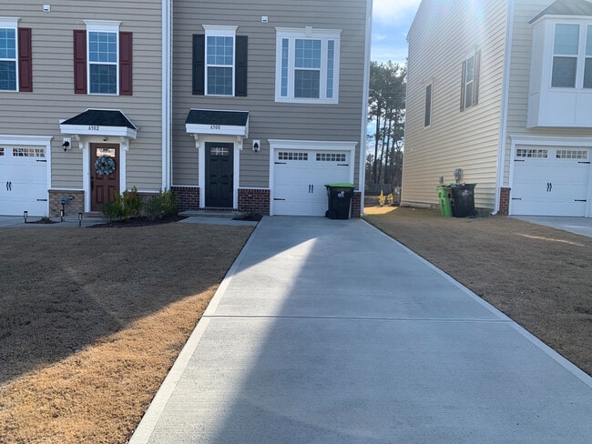 Photo - Room in Townhome on Pathfinder Wy