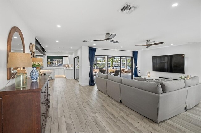 Photo - 600 SW 8th Ter