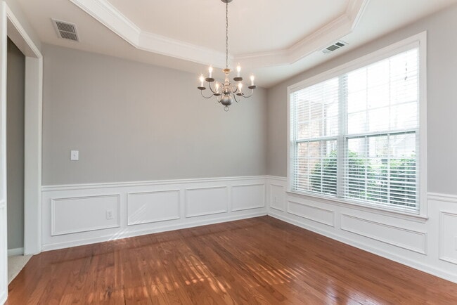 Photo - 3675 Fedorite Walk