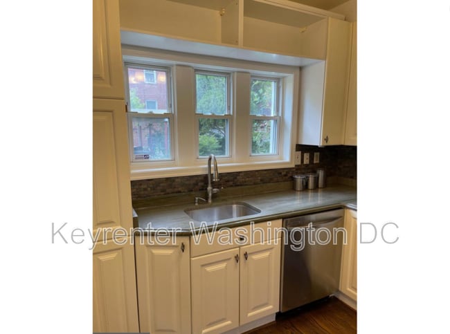 Photo - 242 Emerson St NW