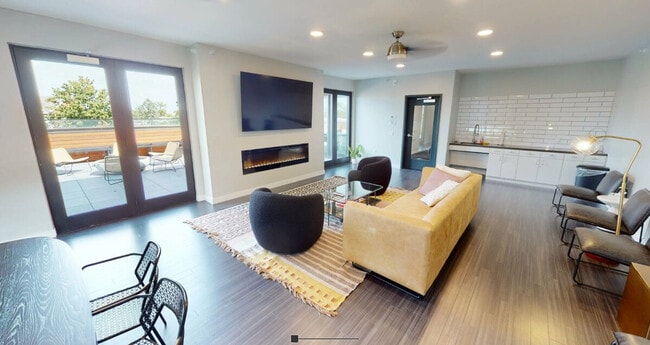 Photo - 2530 University Ave Unit SI ID1036809P