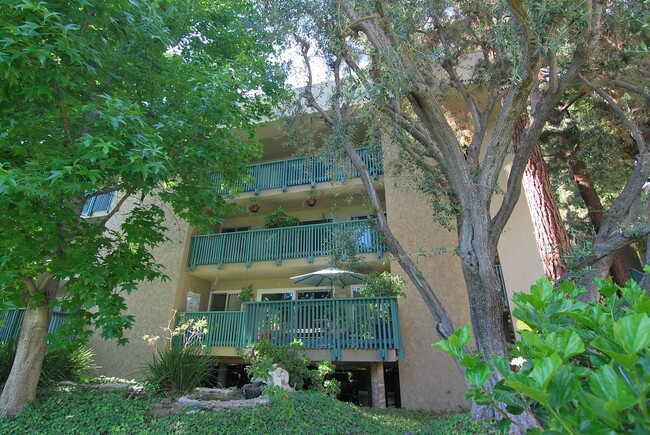 Top Floor Stoneybrook Condo with Peak-a-bo... - Top Floor Stoneybrook Condo with Peak-a-bo...