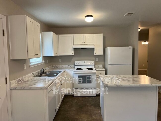 3805 Lake Park Cove