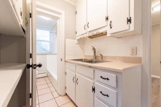 Photo - 672 N Main St Unit 2R