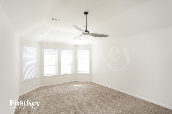 Photo - 1014 Longhill Way