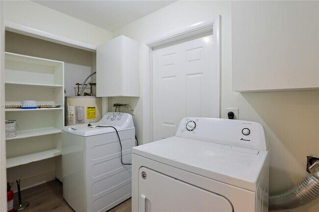 Photo - 4 bedroom in Pembroke Pines FL 33024