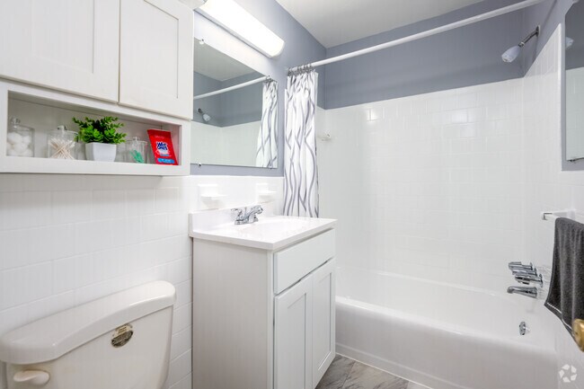 1 habitación, 1 baño - 688 pies cuadrados - Baño