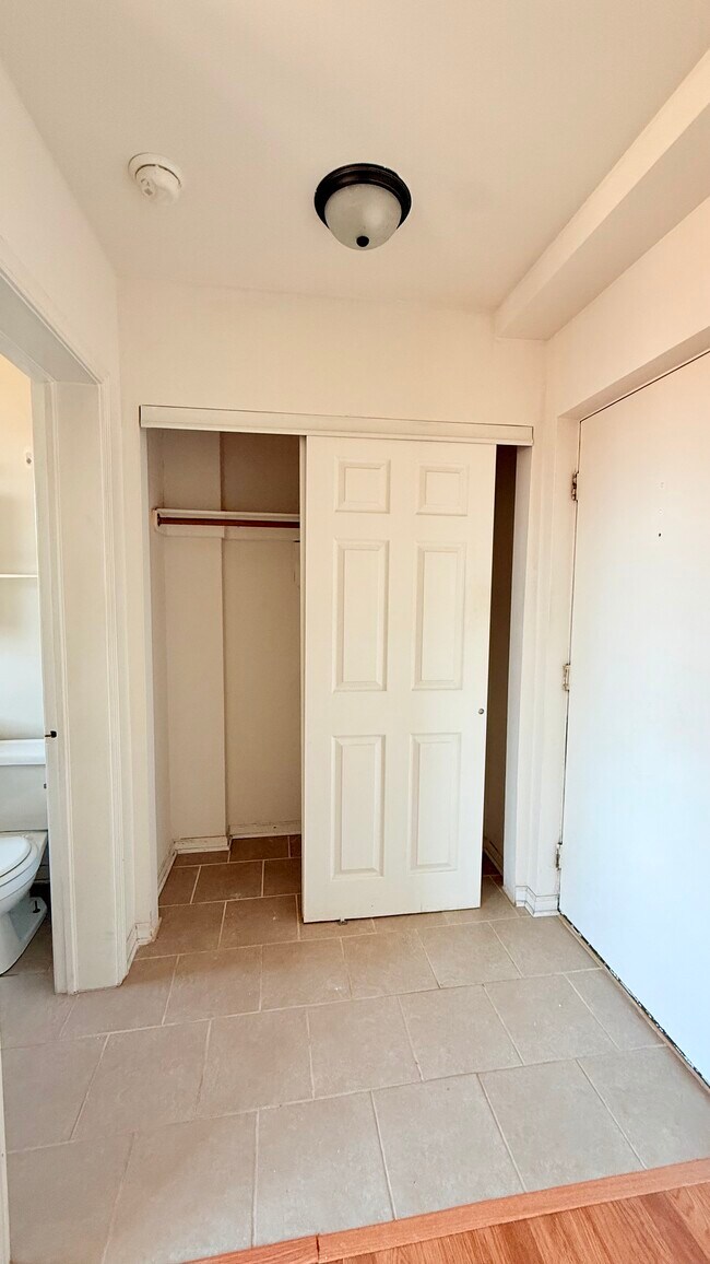 Photo - 3933 N Clarendon Ave Unit 507