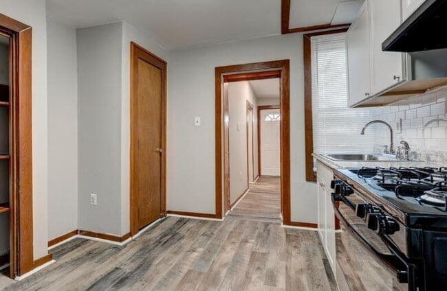 Photo - 833 Spruce St