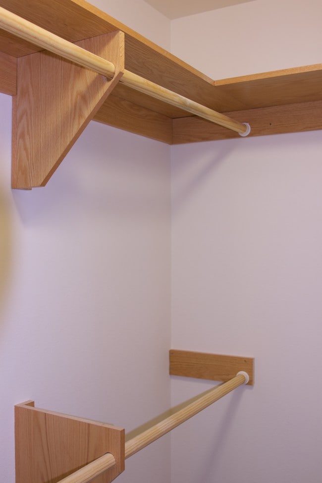 walk-in closet (enlarge me!)