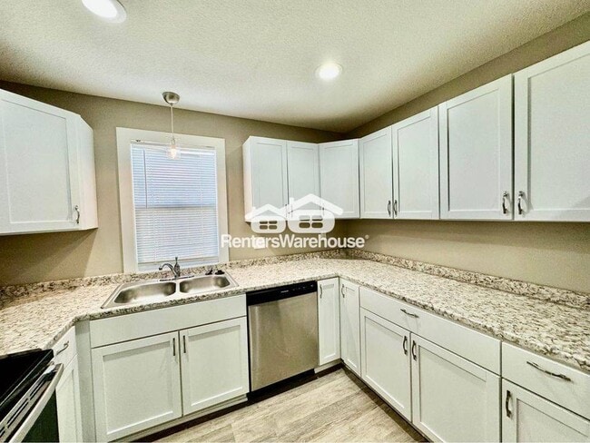 Photo - 1138 E 8th St
