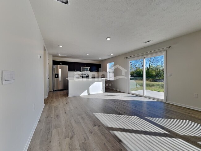 Photo - 912 Nelson Pl