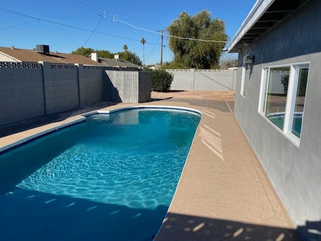 Building Photo - 5-Bedroom Tempe Home with Private Pool Near ASU Campus