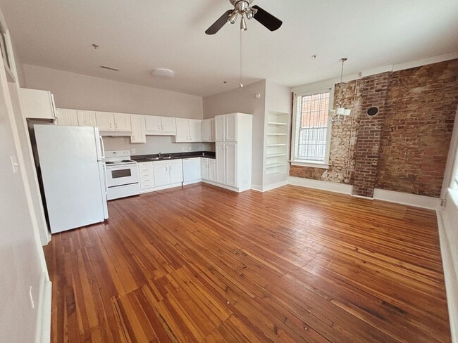 Building Photo - Garnett Street Apartments Unit Apartment C