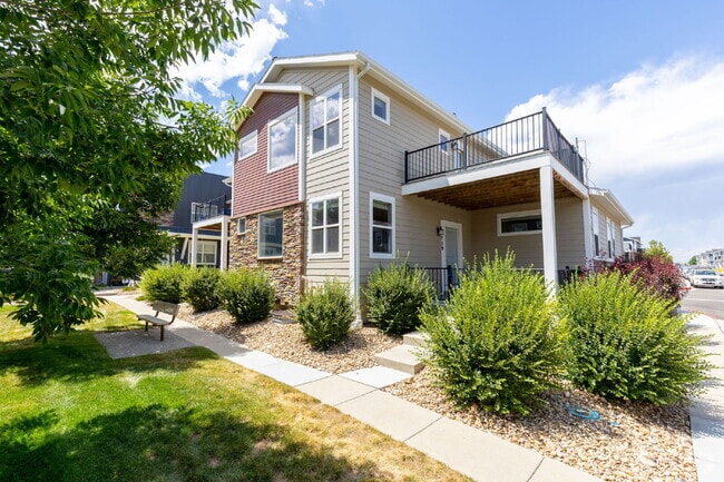 Building Photo - 6bd/4.5 bath home in Southwest Longmont!