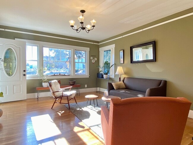 Photo - Updated Bungalow located in Downtown Redwood City & 15 miles from SF International Airport