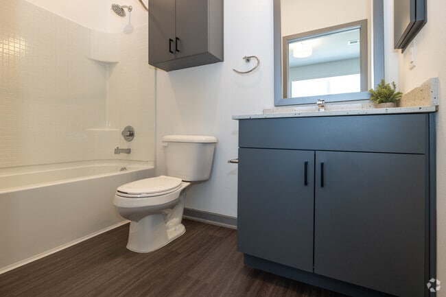 4BR, 3.5BA - 2,145SF - Secondary Bathroom