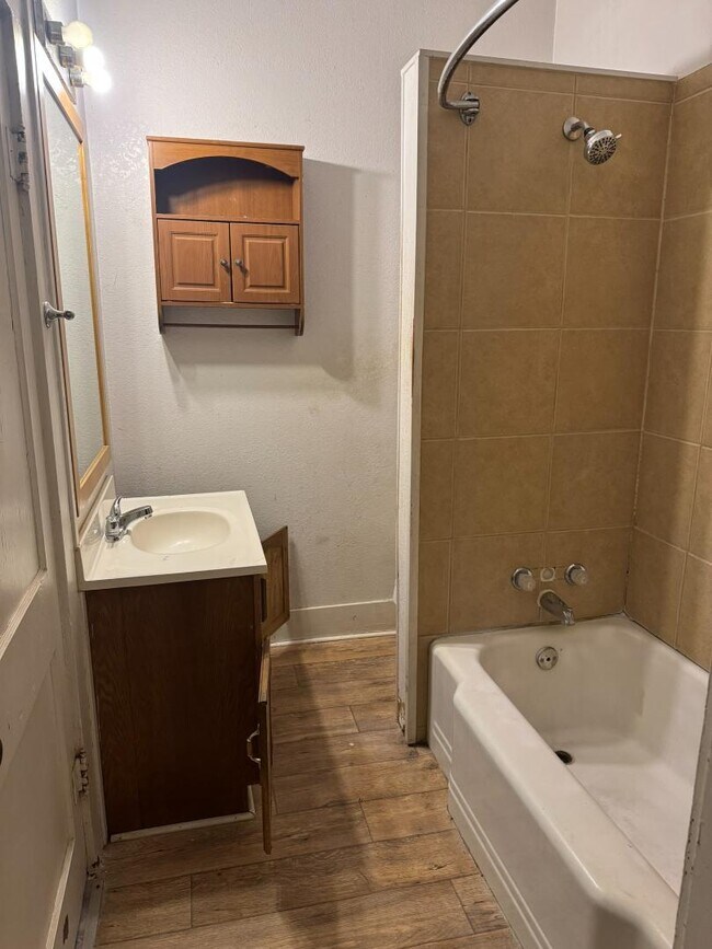 Photo - 207 1/2 College Ave - 207 Unit A