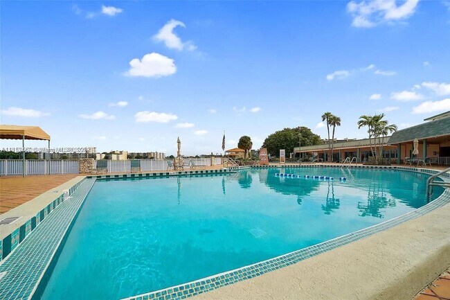 Photo - 1401 NE Miami Gardens Dr Unit 597